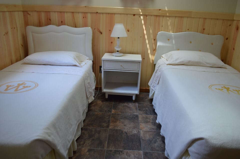 Twin bedroom in Cottage #1