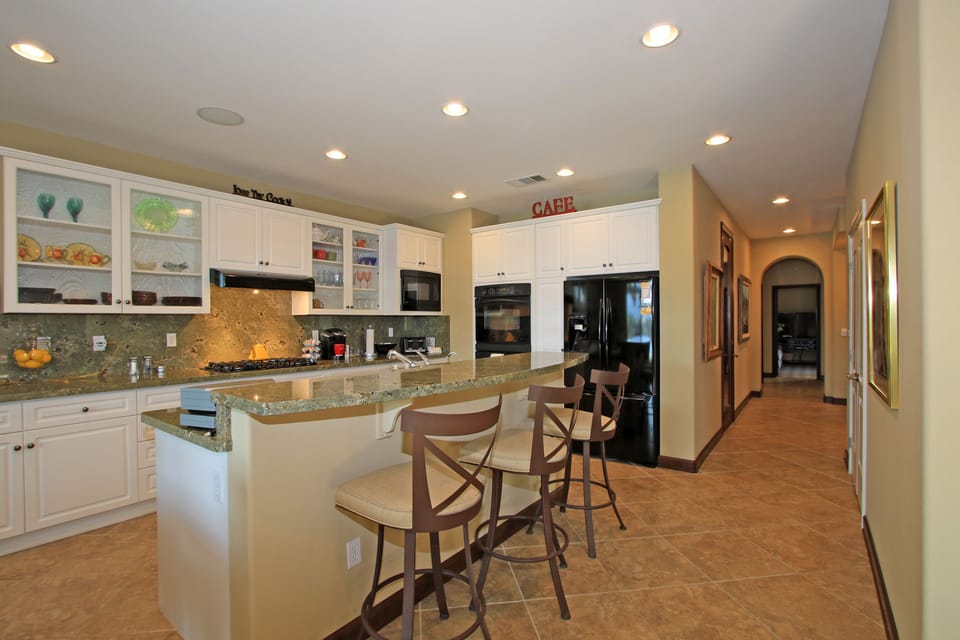 Fully equipped kitchen with counter.