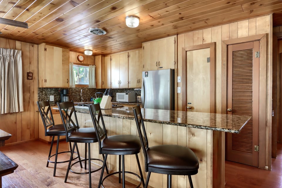 Kitchen bar area