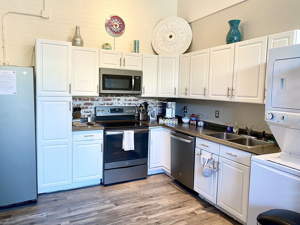 New full size appliances, fully stocked kitchen items. Washer/Dryer