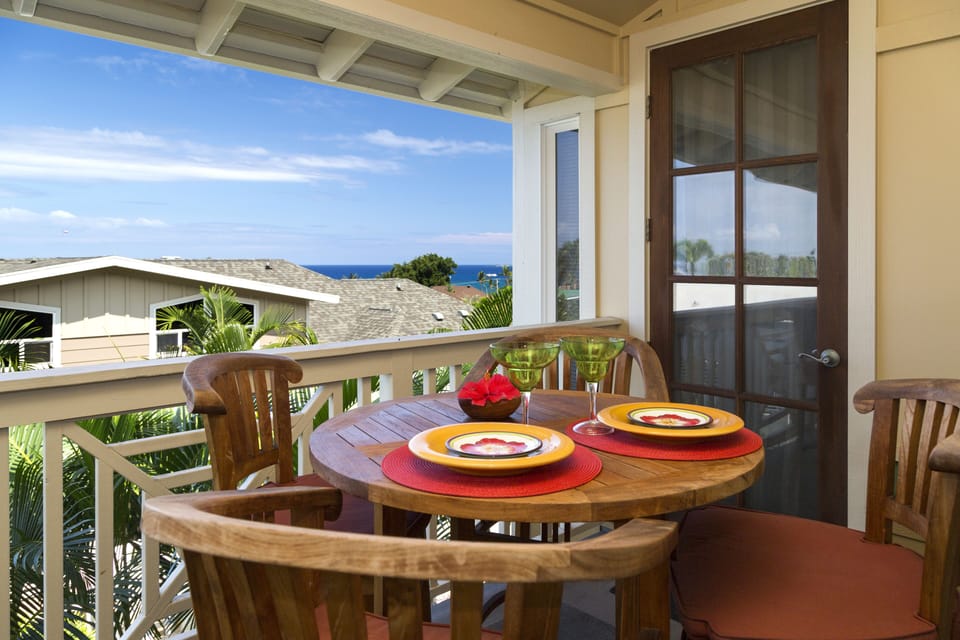 Top Floor - ocean views from the Lanai