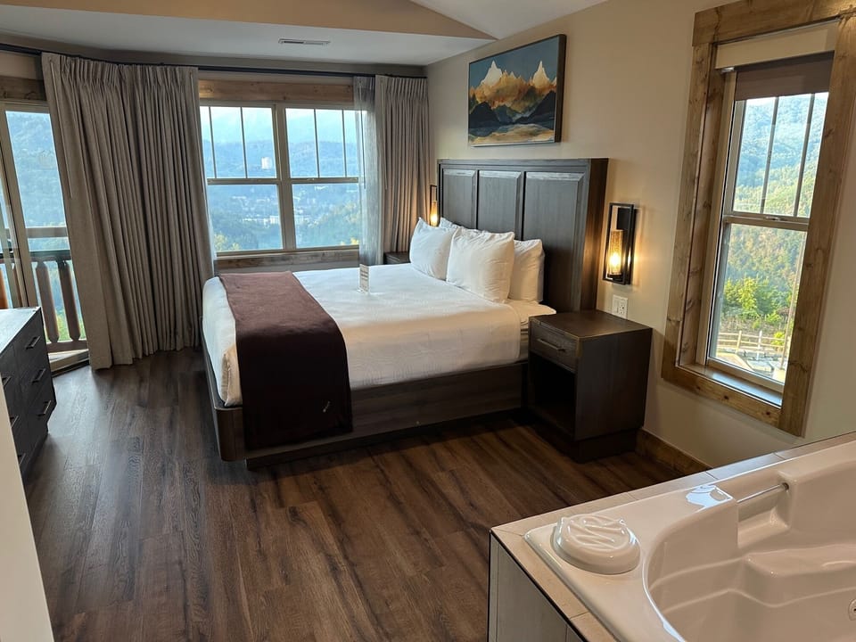 Master bedroom & balcony