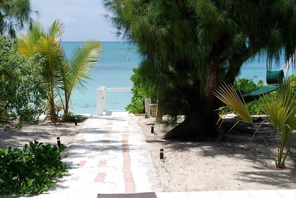 Path from villa to beach