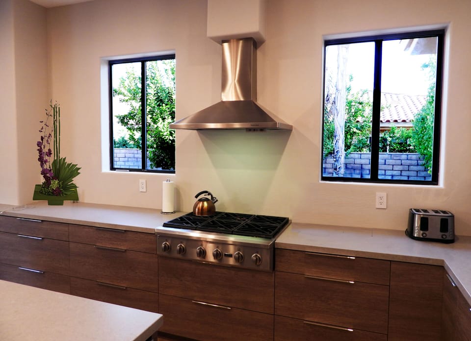 Newly kitchen (Fall 2020) with large island, Professional 6 burner stove