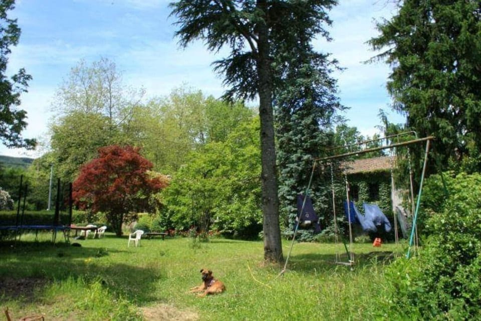 Beautiful enclosed gardens. Fantastic for the children.