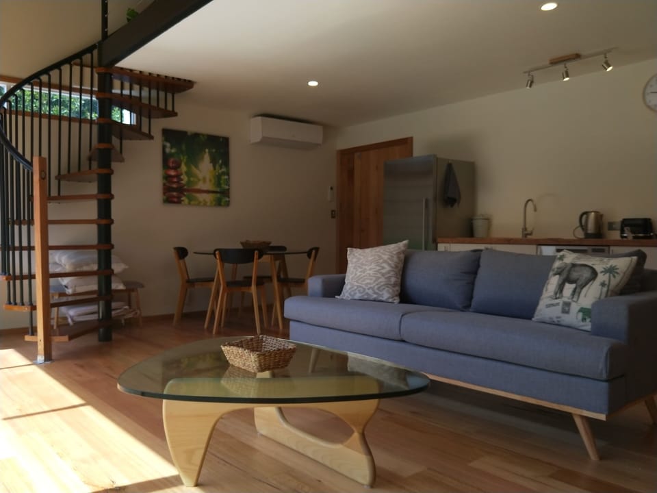 Living/dining area