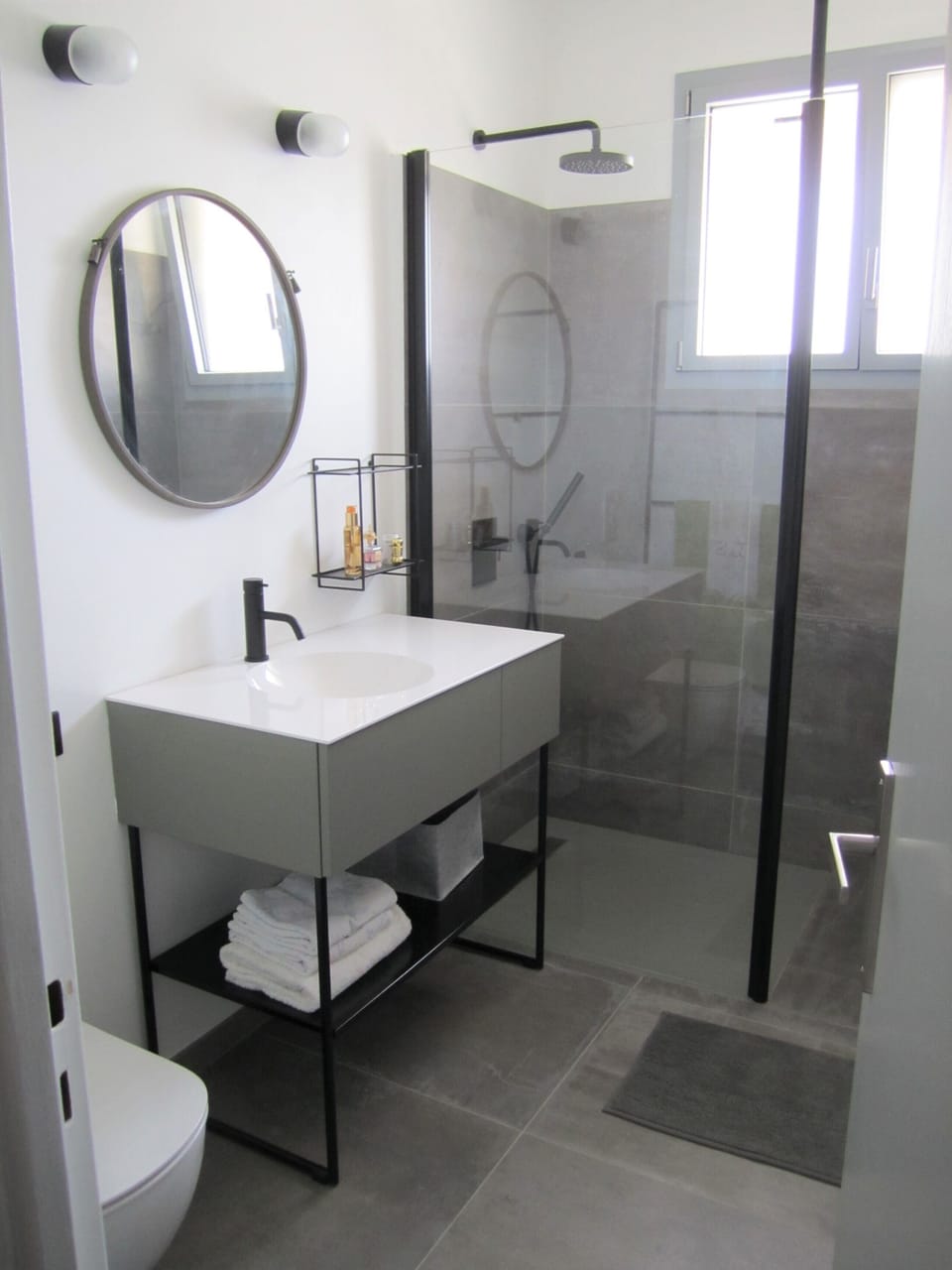 Shower room 1.