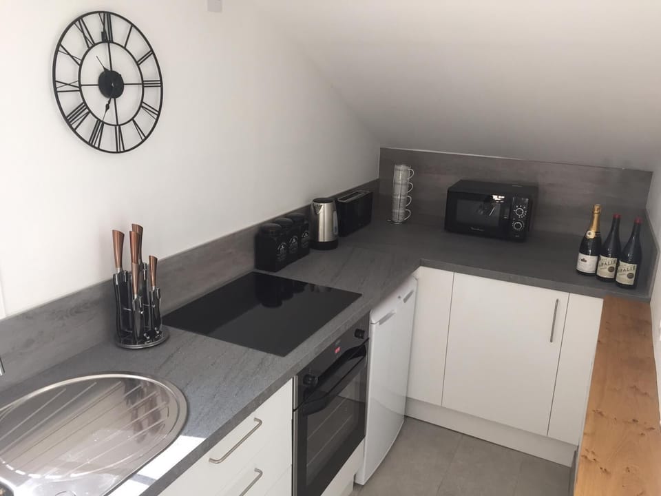 self contained flat Kitchenette