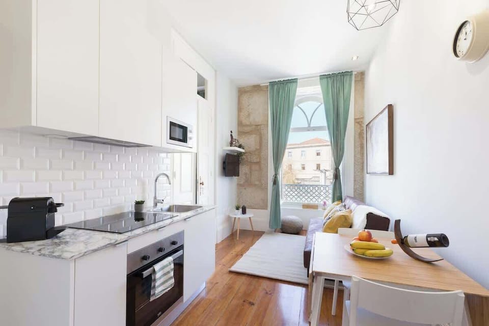 The apartment has some details in stone for you to have a unique experience.