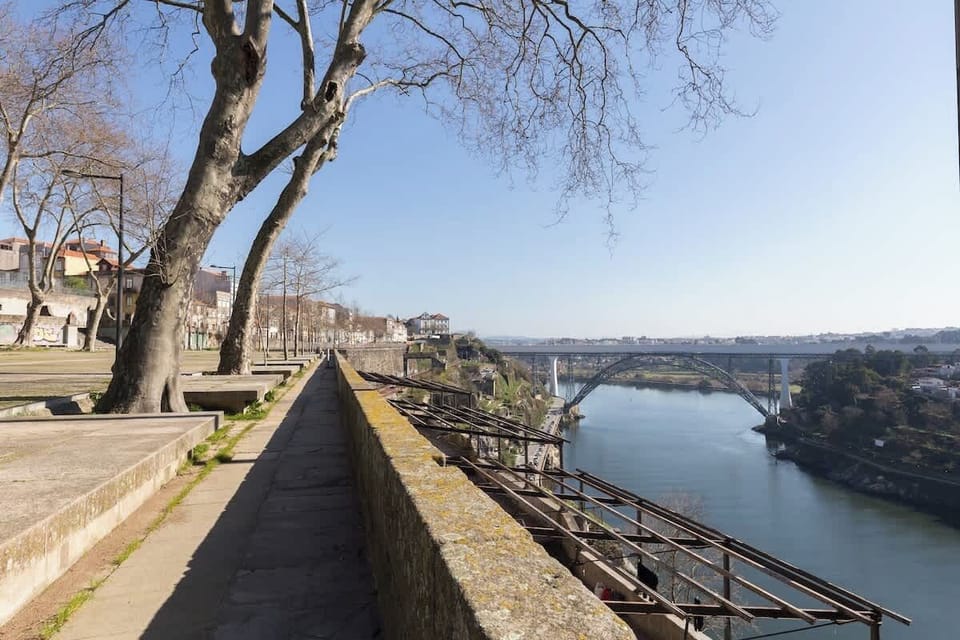 Take the opportunity to enjoy the view of the Douro river.