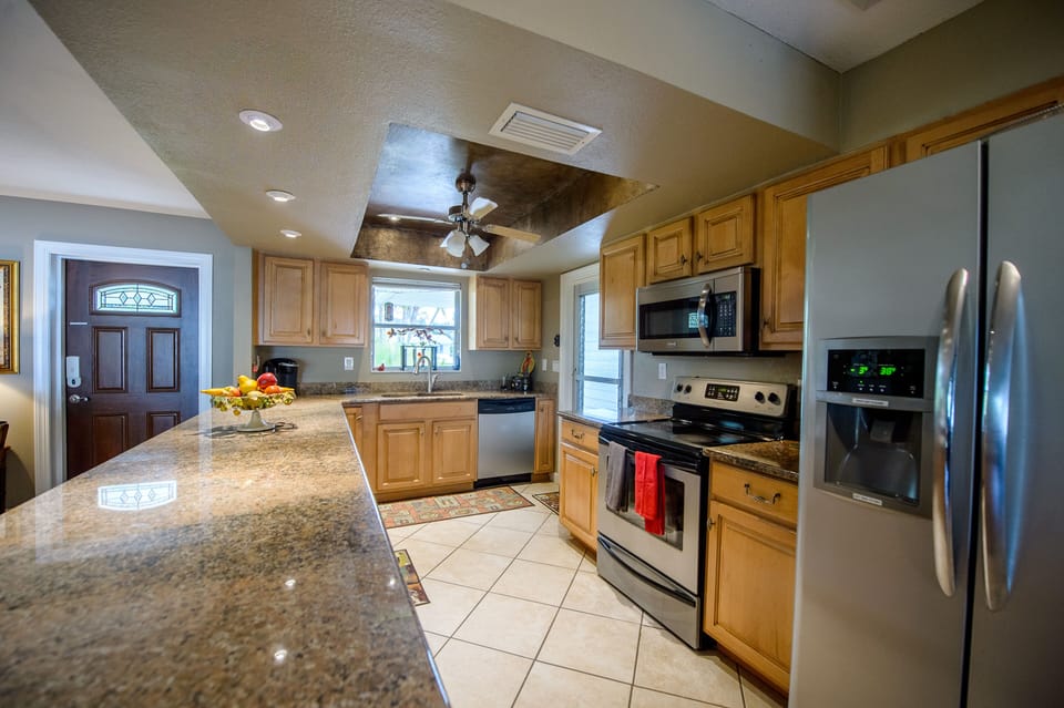 Fully equipped kitchen -everything you need for family meals or extended stays