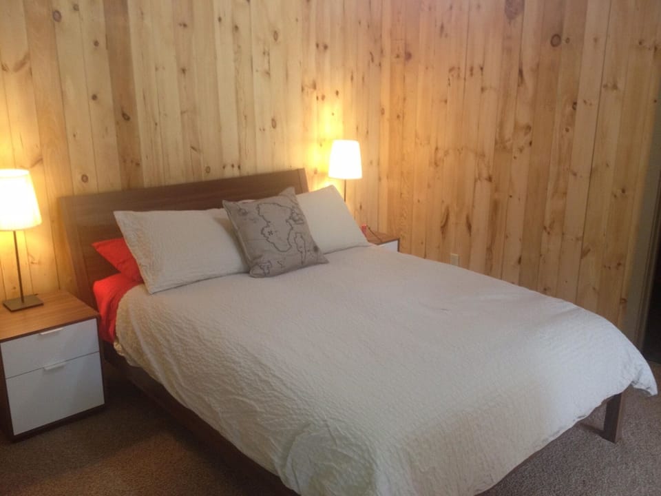 Master bedroom with en-suite full bath.