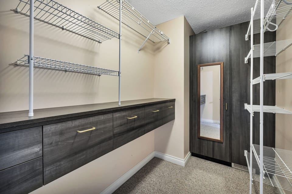 Bunk bedroom walk in closet.
