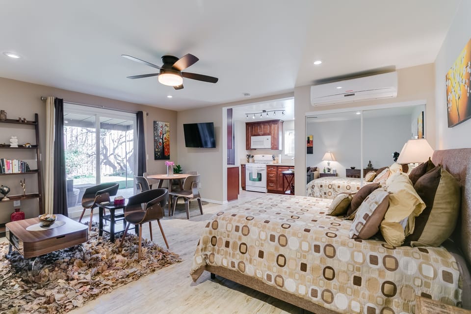 Guest House with private entrance and back yard available for $185 per night