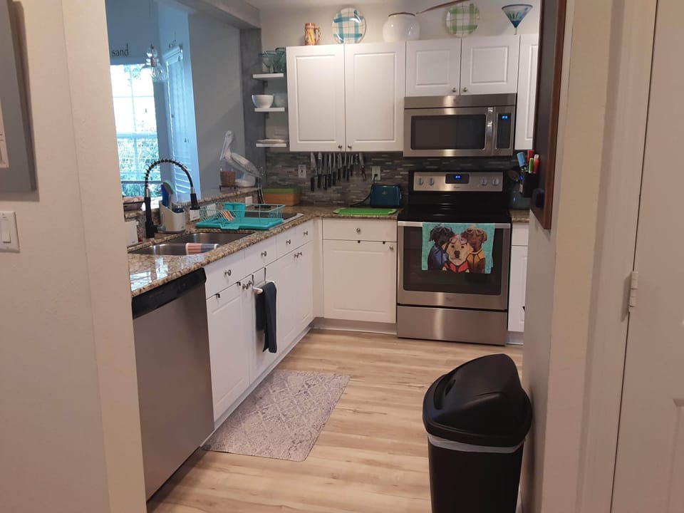 kitchen with granite counters, stainless appliance, ice and water in door fridge