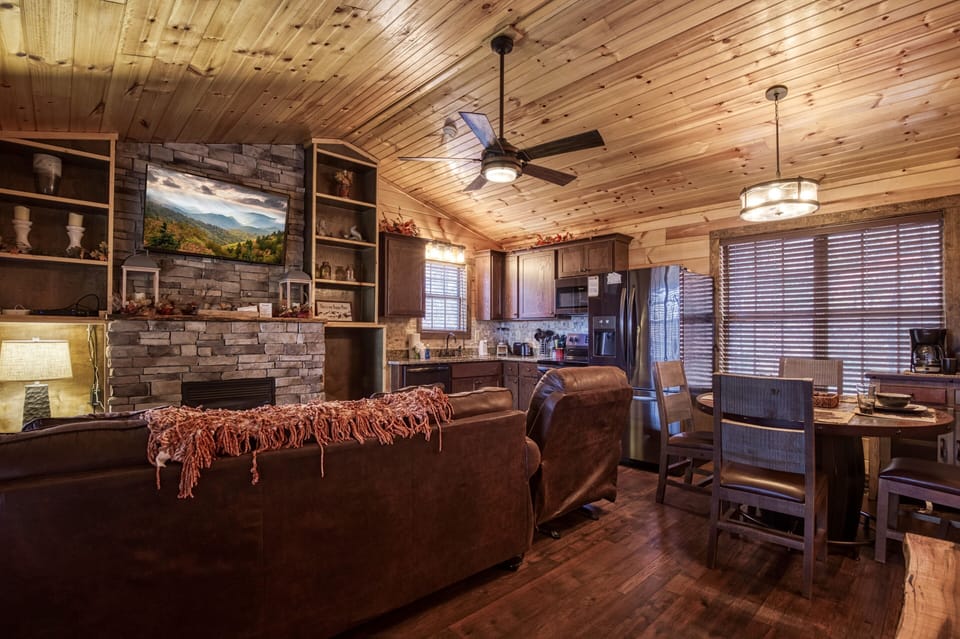 Gatlinburg Pet Friendly Cabin "The Road Less Traveled" - Living room and dining table