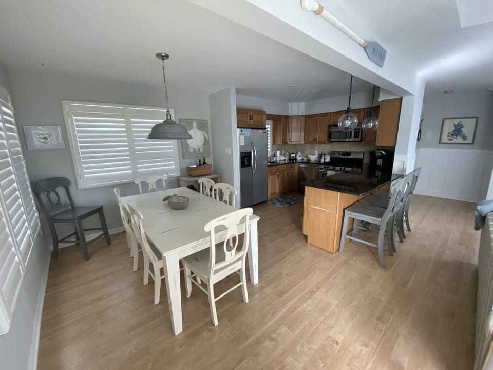 Kitchen/Dining Area