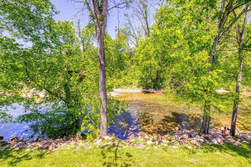 Vacation Rental in the Smoky Mountains "Silver Springs" - Overlooking the Little Pigeon River