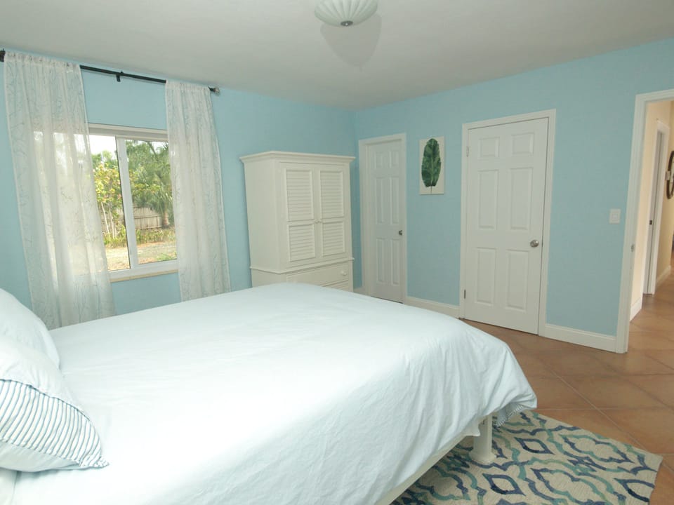 Attached half back, and walk in closet