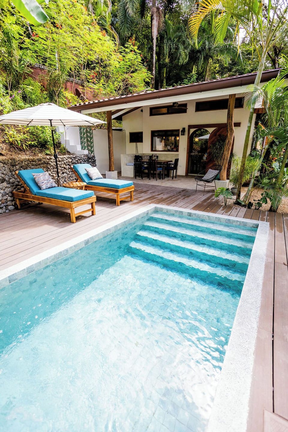 Salt water pool & lounge area