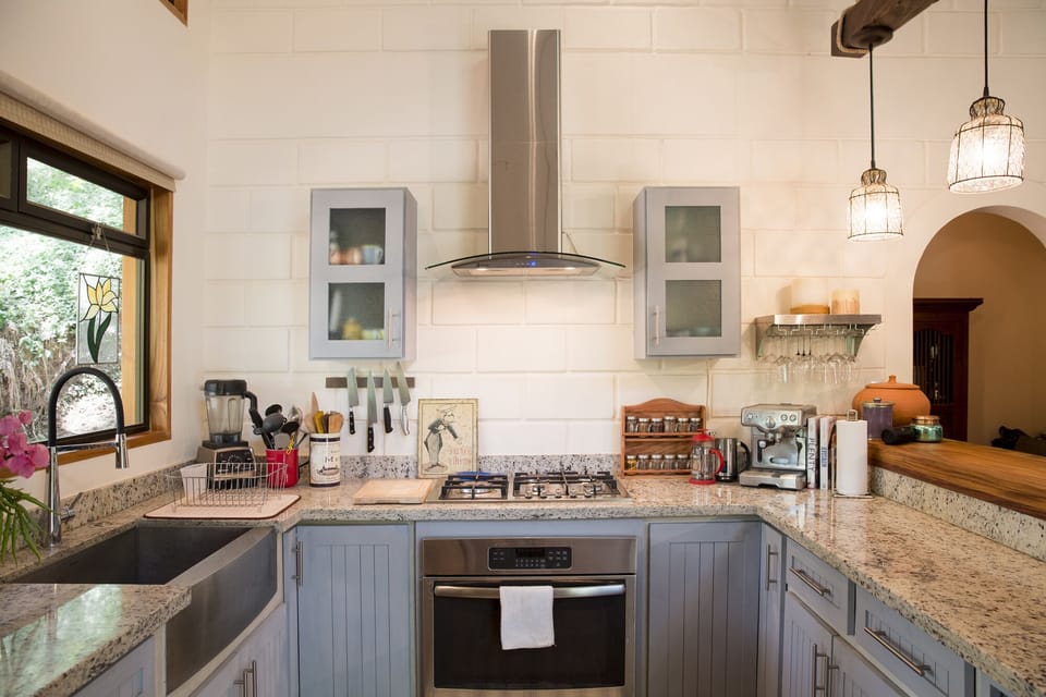 ~Easy to cook in, or hire a recommended private chef