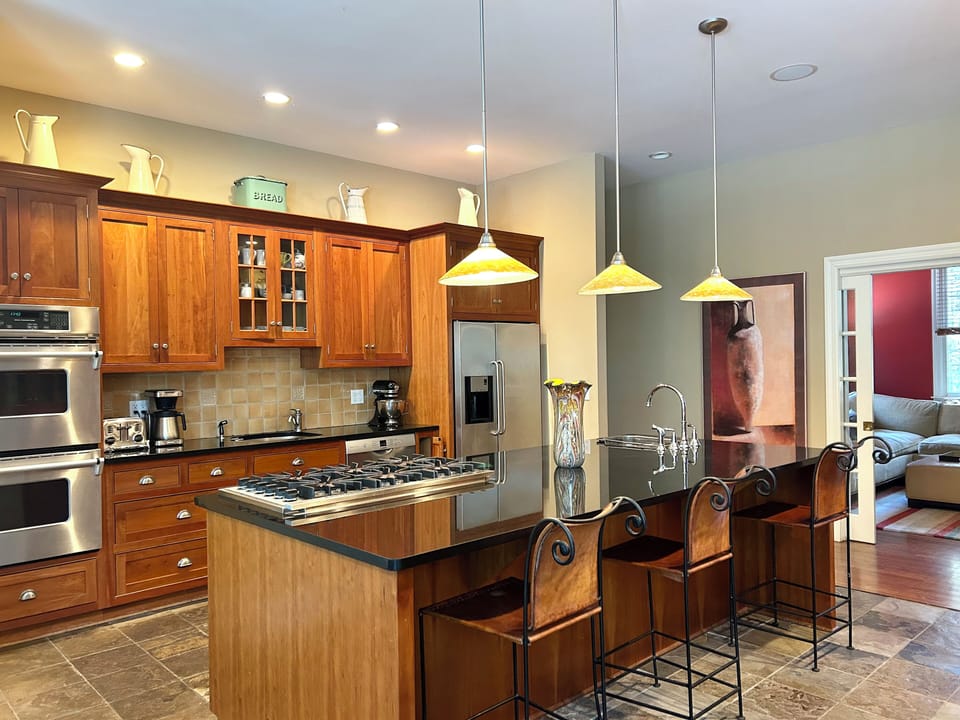 Fully equipped chef's kitchen
