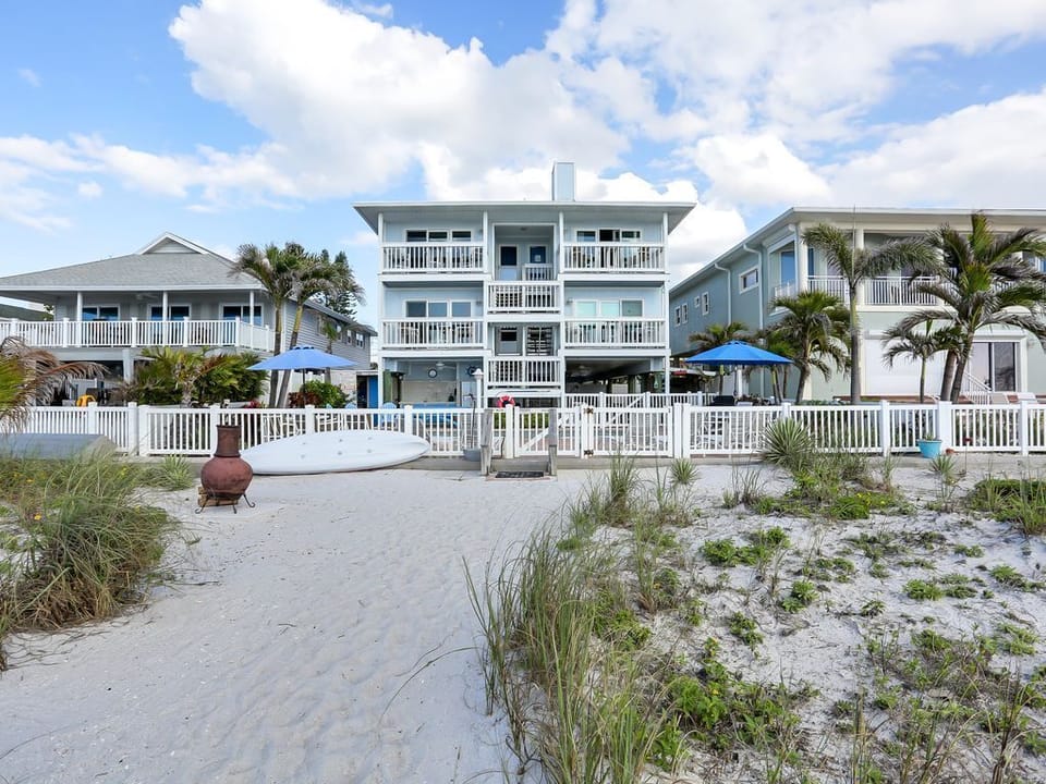 Unit is lower right balcony.