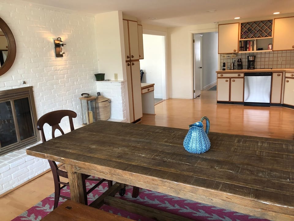 Open dining room / kitchen allow for easy, gracious entertaining
