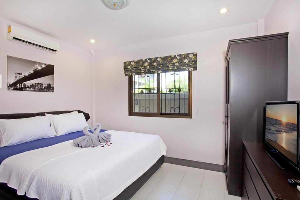 Pratumnak Pool Villa Tanzanite