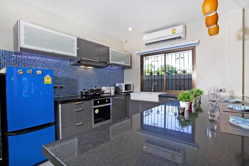 Pratumnak Pool Villa Tanzanite
