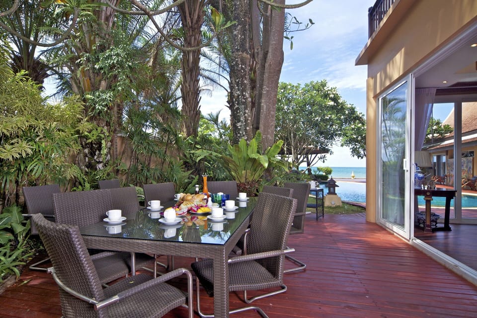 Golden Sunset Villa Beach Front