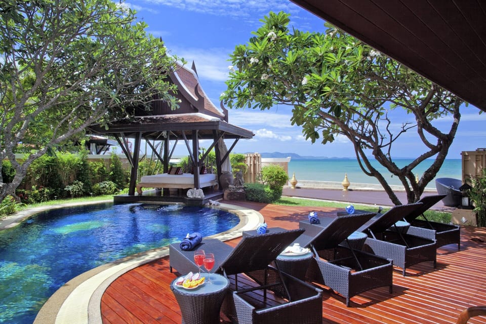 Golden Sunset Villa Beach Front