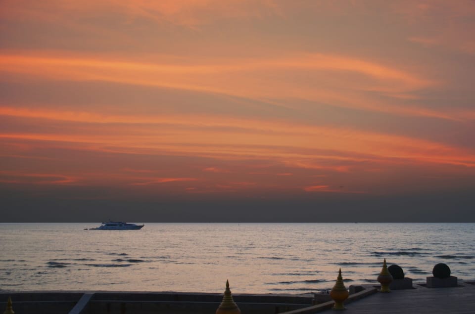 Golden Sunset Villa Beach Front