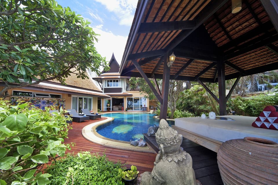 Golden Sunset Villa Beach Front