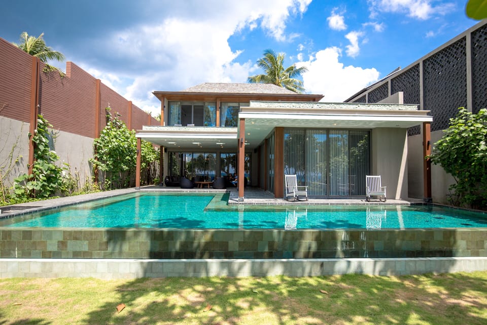 5BR Beachfront Pool Villa 01