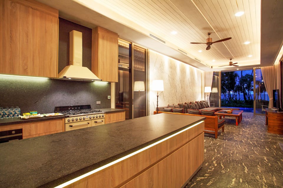 5BR Beachfront Pool Villa 01