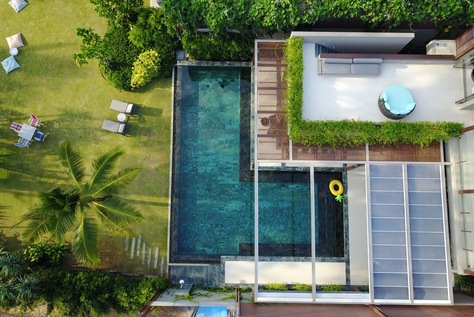 5BR Beachfront Pool Villa 01