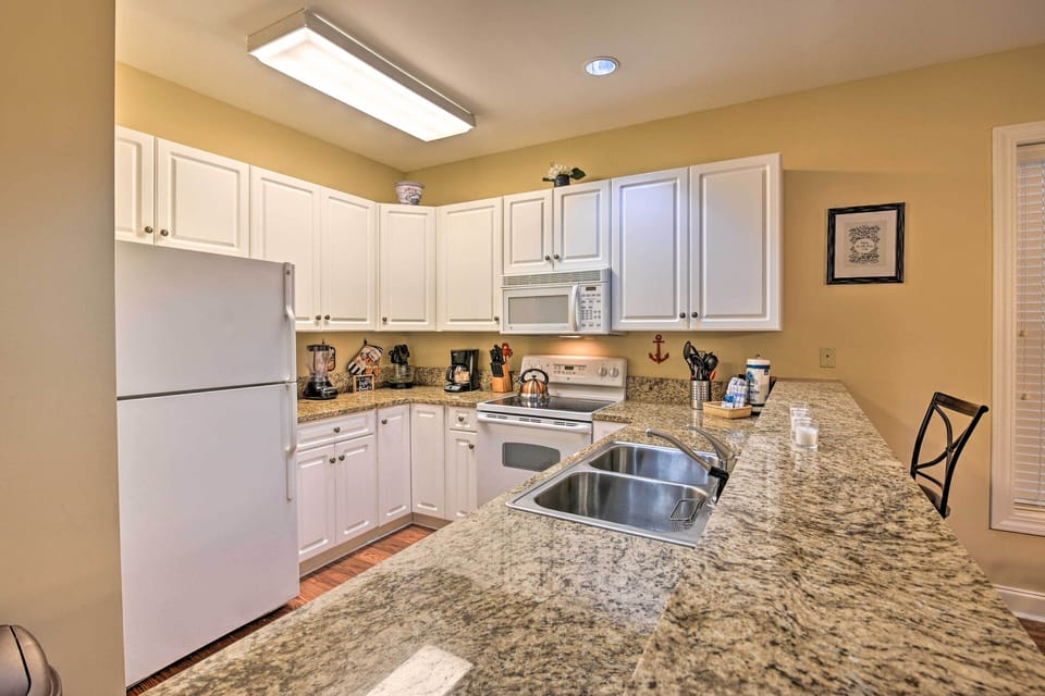 Fully Equipped Kitchen | Breakfast Bar