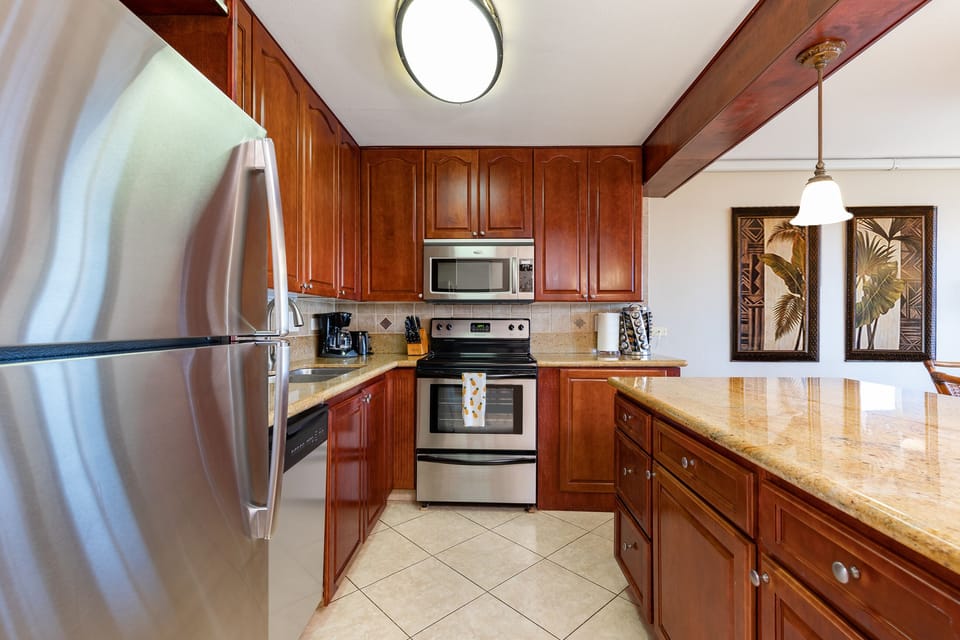 Full kitchen, with everything that you would need to feel at home 