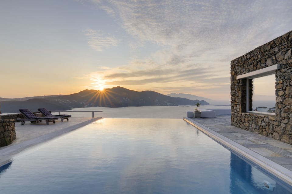 sun set
Villa Joy