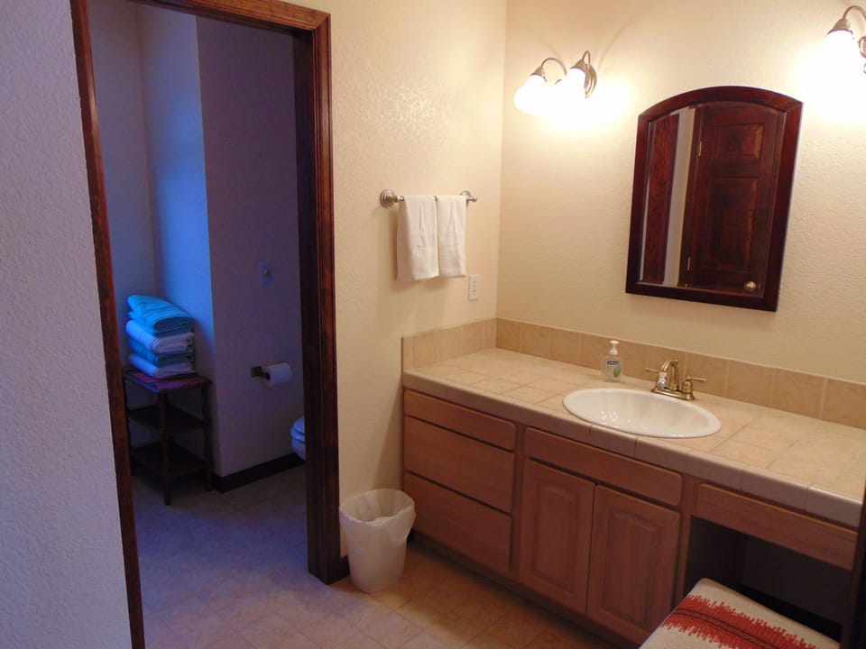 Upper level bath