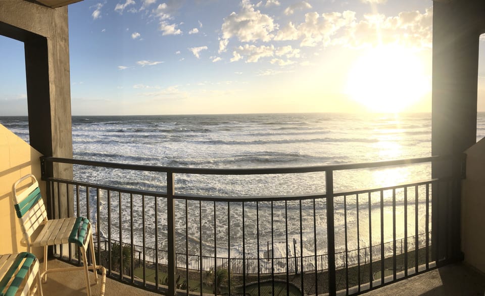 Get woken up every morning by this beautiful ☀️ 