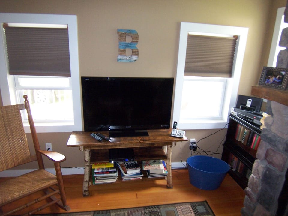 52" high def with full TimeWarner digital cable
