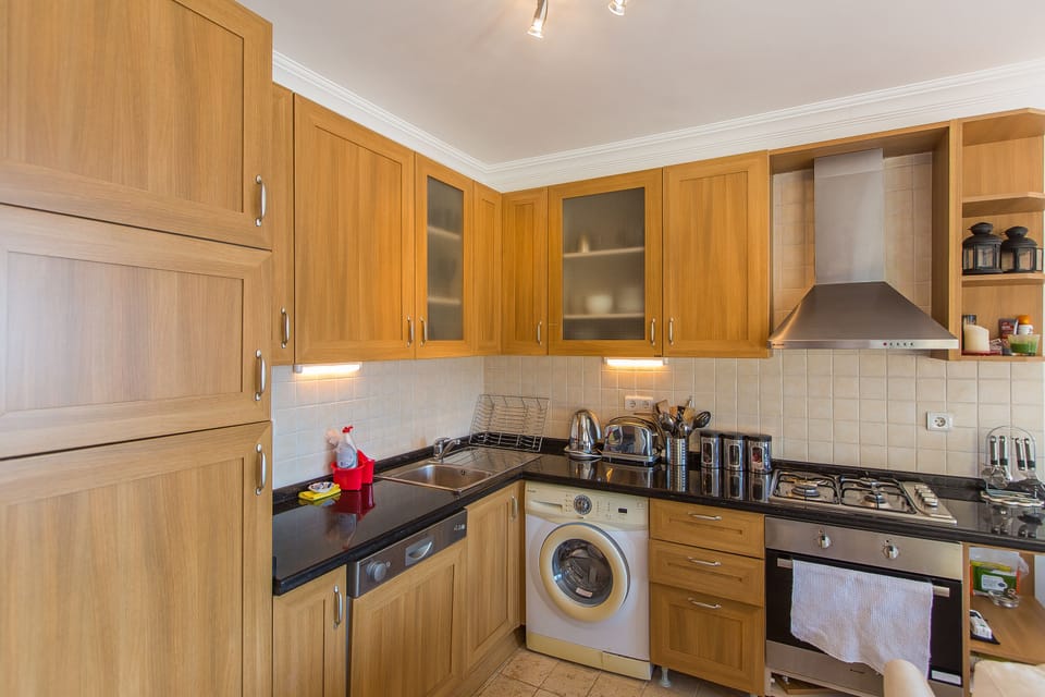 Fully Equipped Open Plan Kitchen