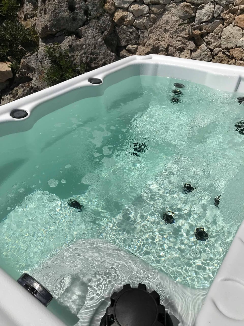 Outdoor spa tub