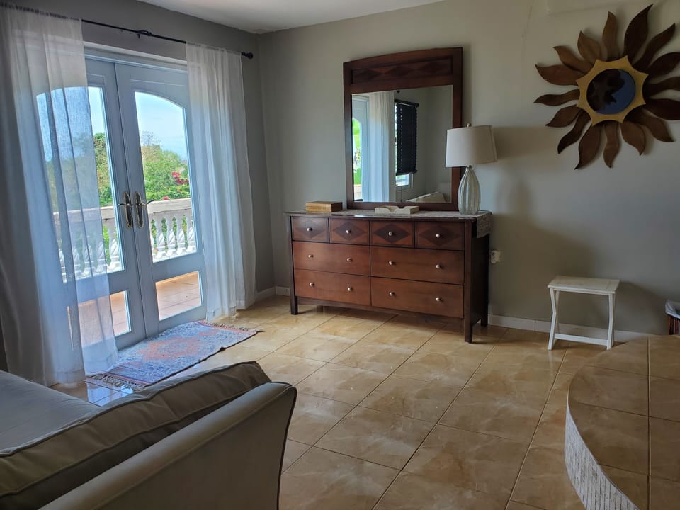 part of 2nd bedroom with daybed (Twin)