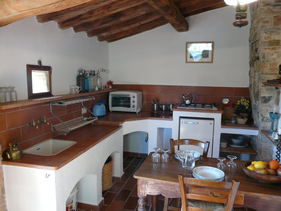 Forno's kitchen and dining area