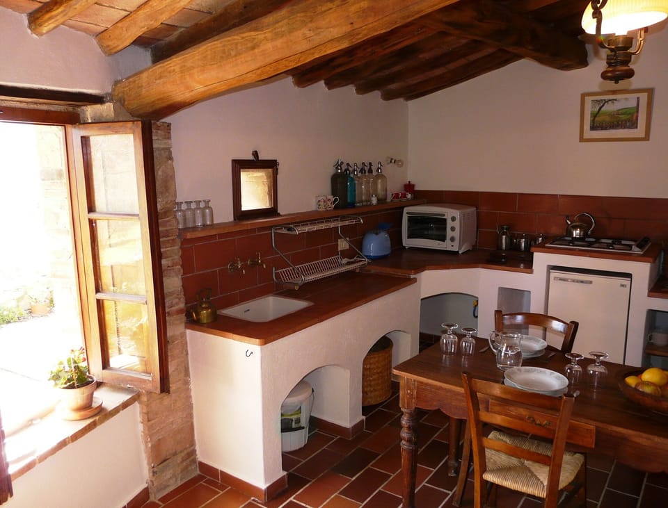 Forno's kitchen and dining area