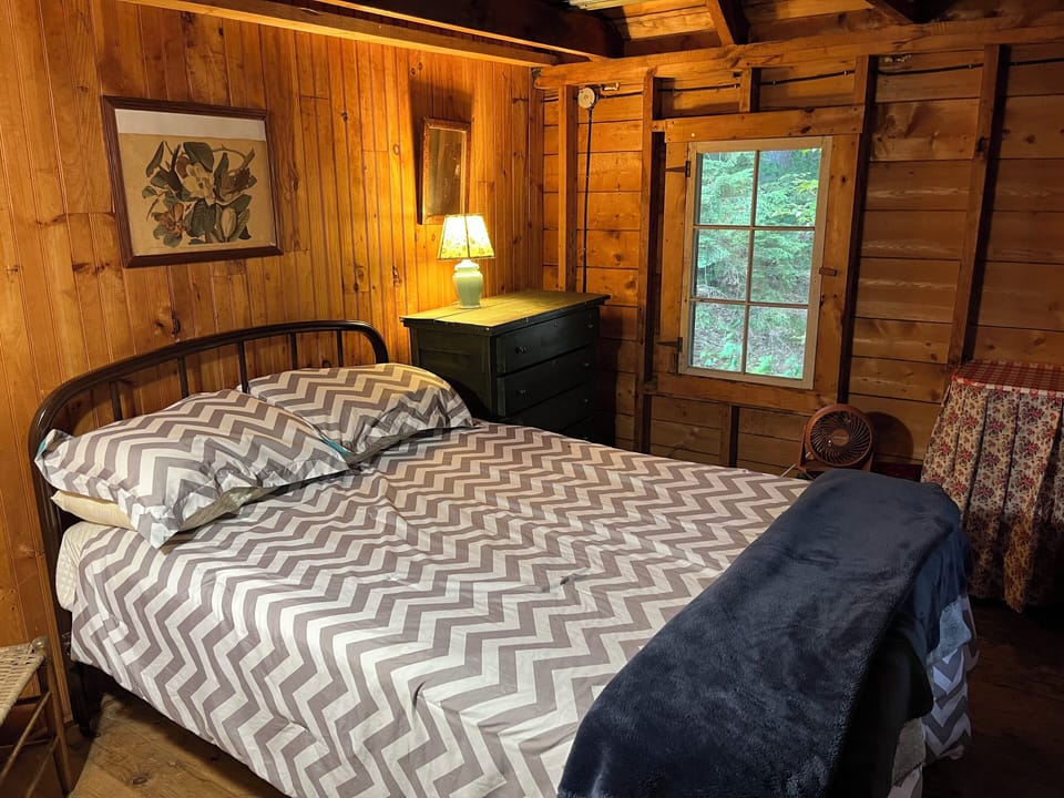 Full Size bed in School House