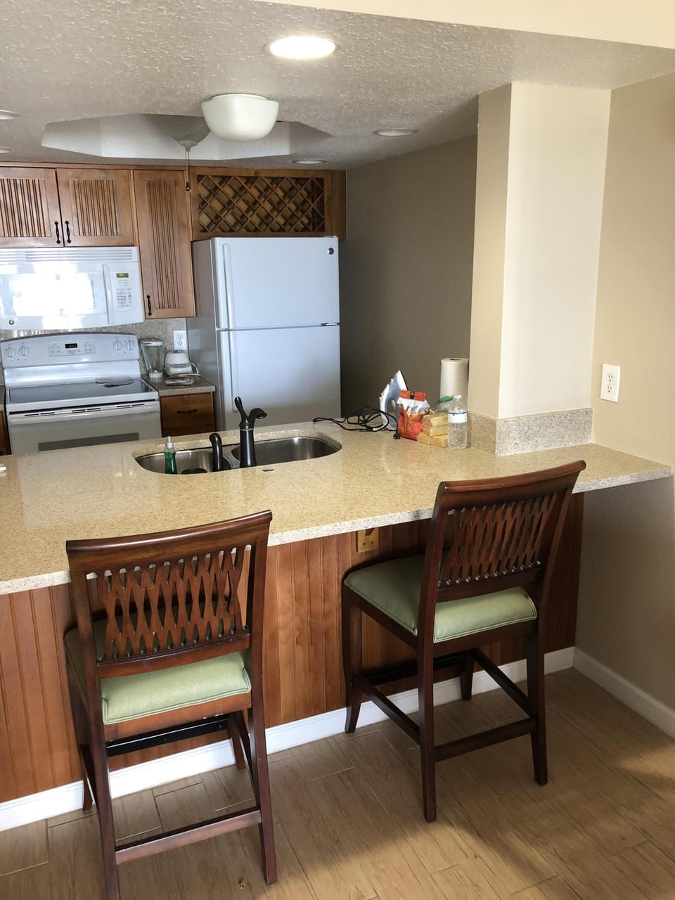 kitchen bar-passthru